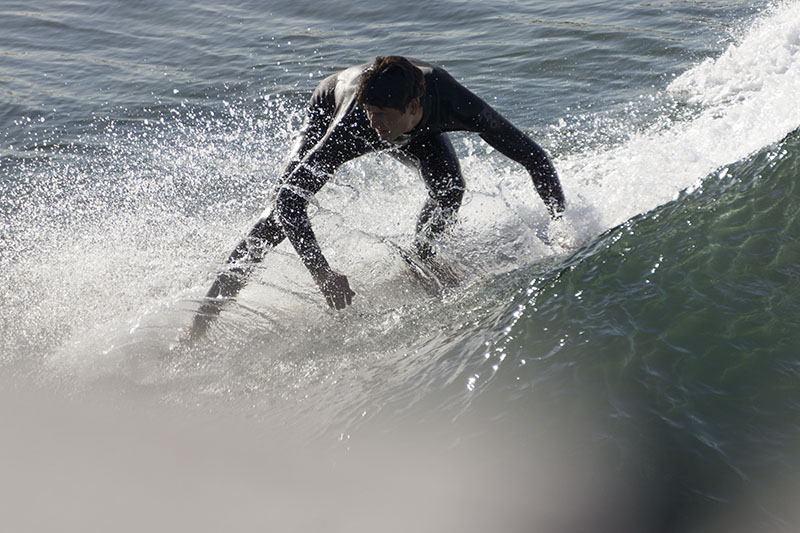 hermosa-surfer-heading-under-pier-late-march-morning