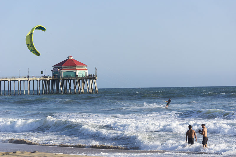 huntington-kite-boarder-late-april-pier