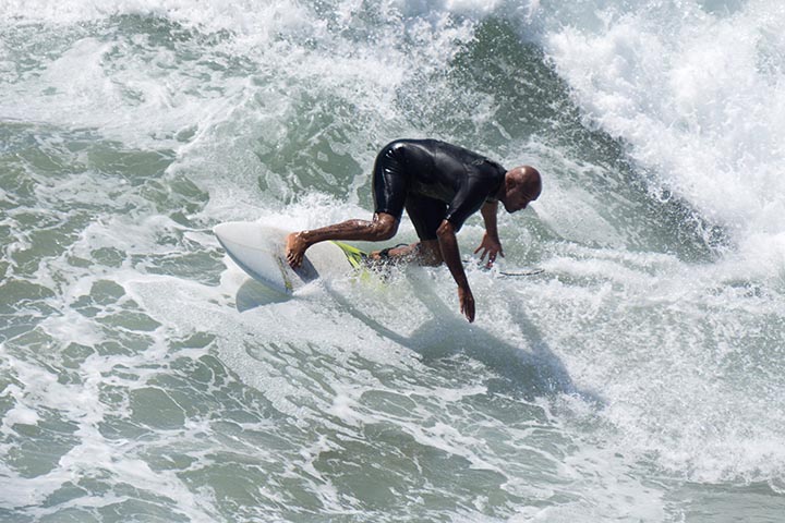 upside-down-surfer-huntington-pier-aug-afternoon