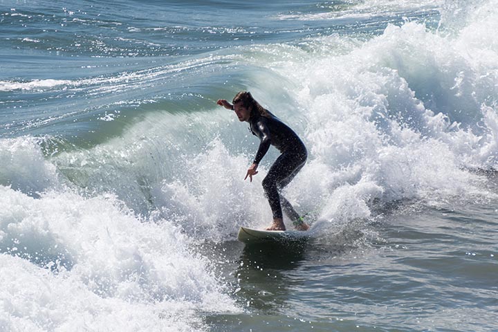 huntington-surfer-arm-up-north-pier-sept