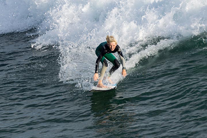 young-surfer-attacking-wave-south-hb-pier-sept
